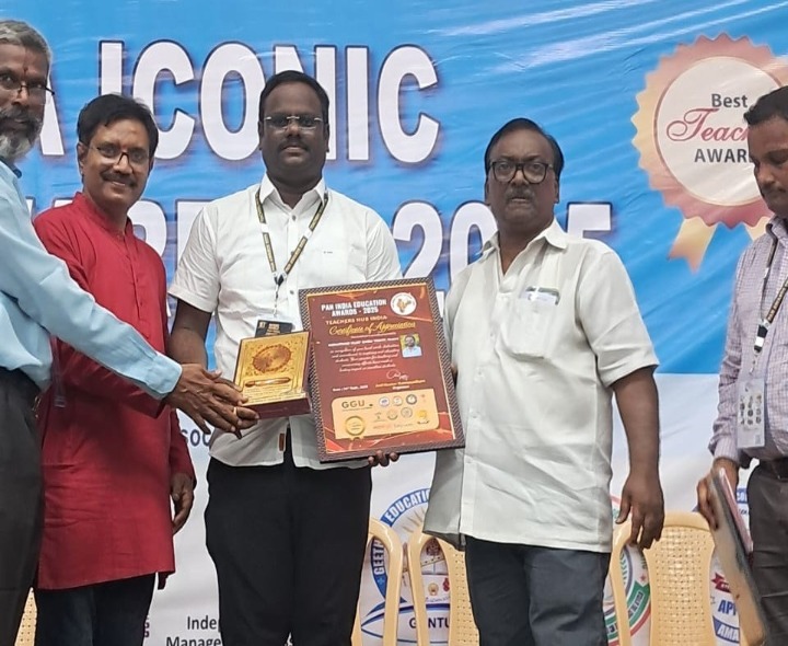 పాన్ ఇండియా అవార్డు అందుకున్న శ్రీ వశిష్ట స్కూల్ ప్రిన్సిపల్