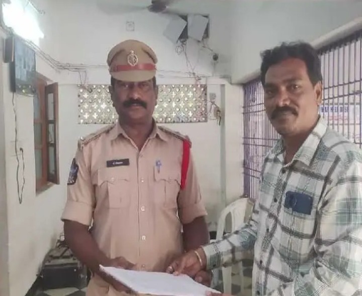 లోన్ యాప్‌పై  పోలీసులకు ఫిర్యాదు