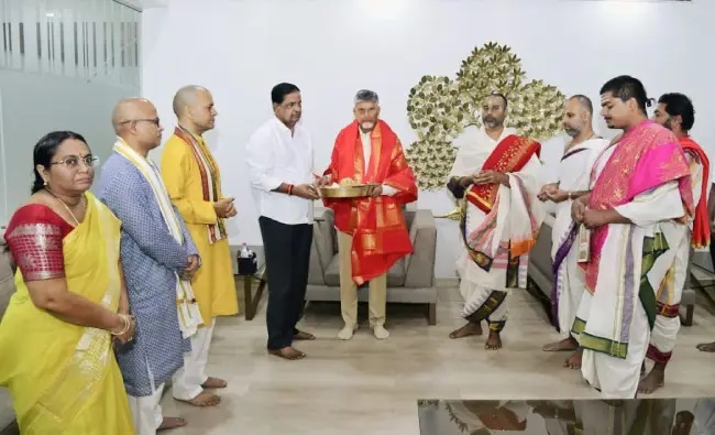 సీఎం చంద్రబాబును కలిసిన TTD ఛైర్మన్