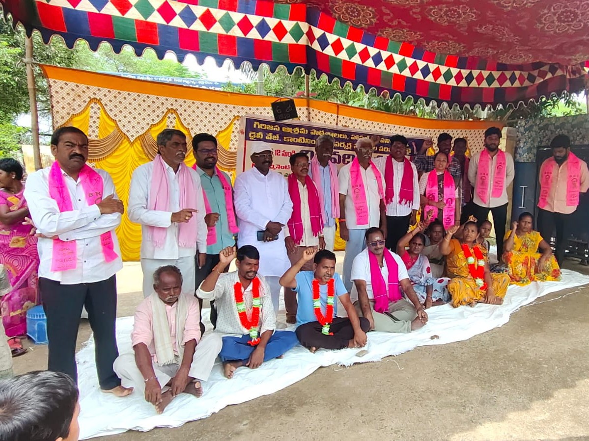 నిరవధిక సమ్మె కు సంఘీభావంగా బీఆర్ఎస్ నాయకులు