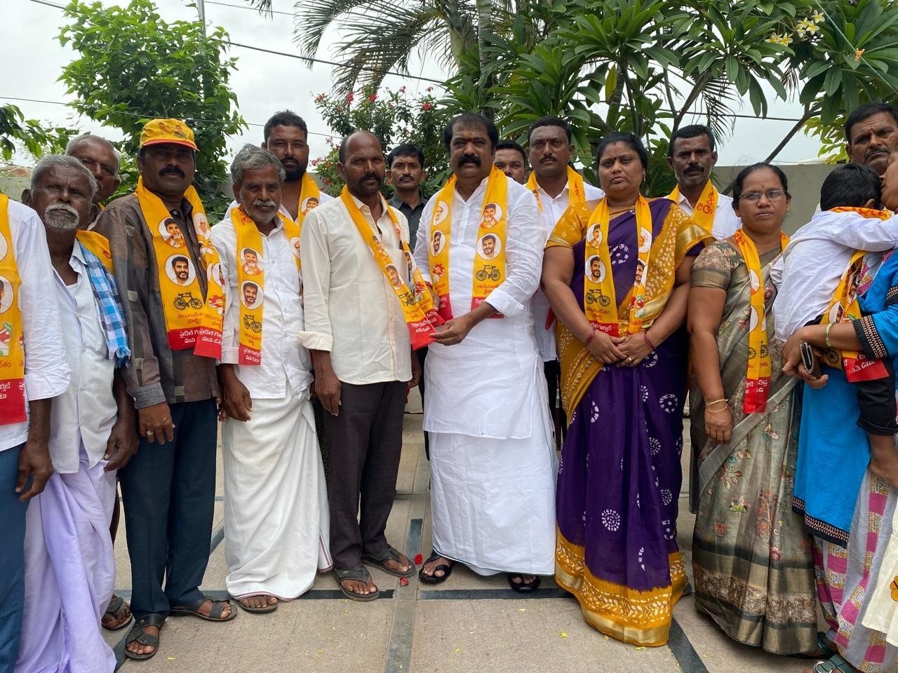 గుత్తి మండలంలో వైసీపీకి భారీ షాక్