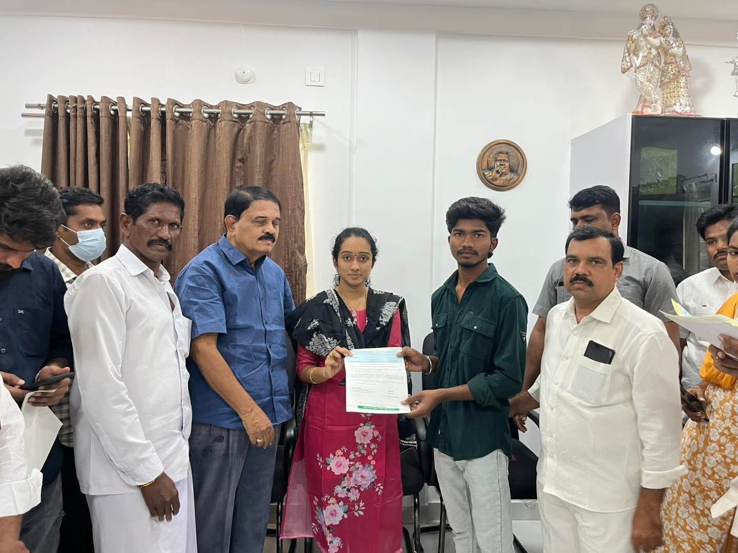 12 మందికి CMRF చెక్కులు పంపిణీ