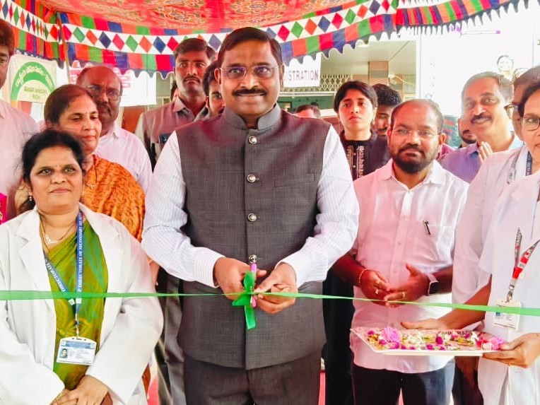 ‘ఉచిత వైద్య సేవలు ఉపయోగించుకోవాలి’