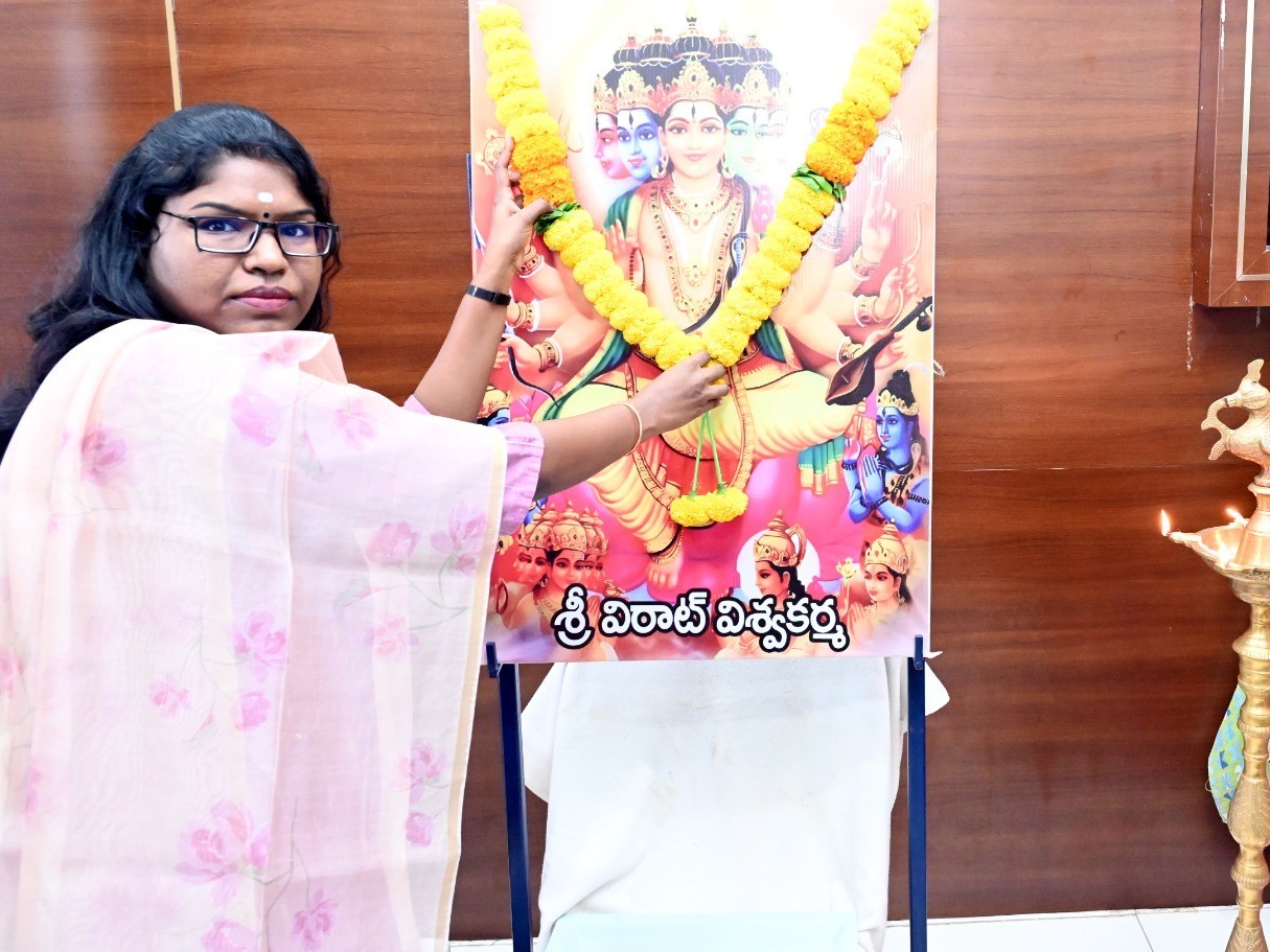 ఏలూరు కలెక్టరేట్‌లో విశ్వకర్మ జయంతి