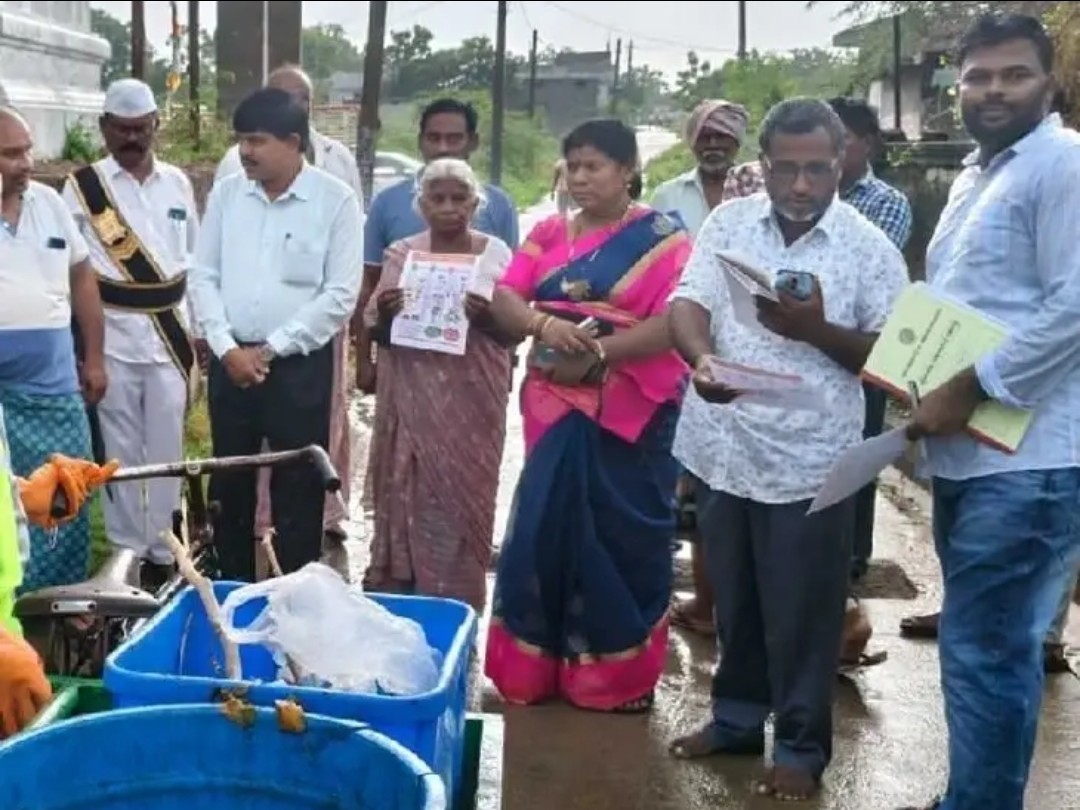 చెత్త సేకరణ పరిశీలించిన పొన్నలూరు DPO