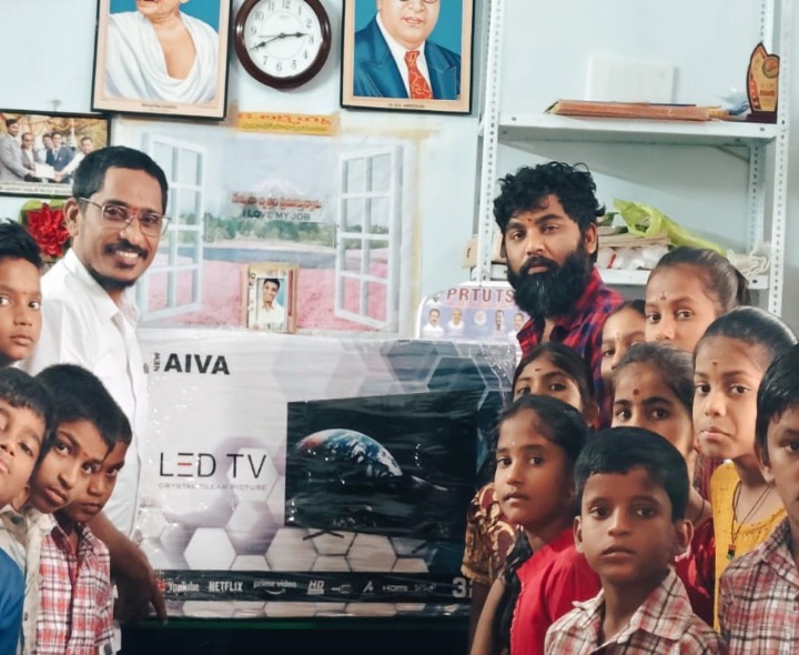 మరికల్‌లో పాఠశాలకు టీవీ వితరణ