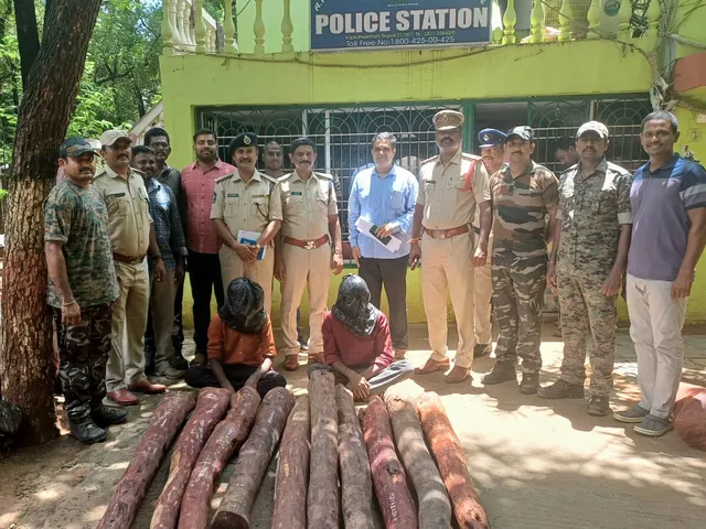 10 ఎర్రచందనం దుంగలు స్వాధీనం.. ఇద్దరు అరెస్ట్