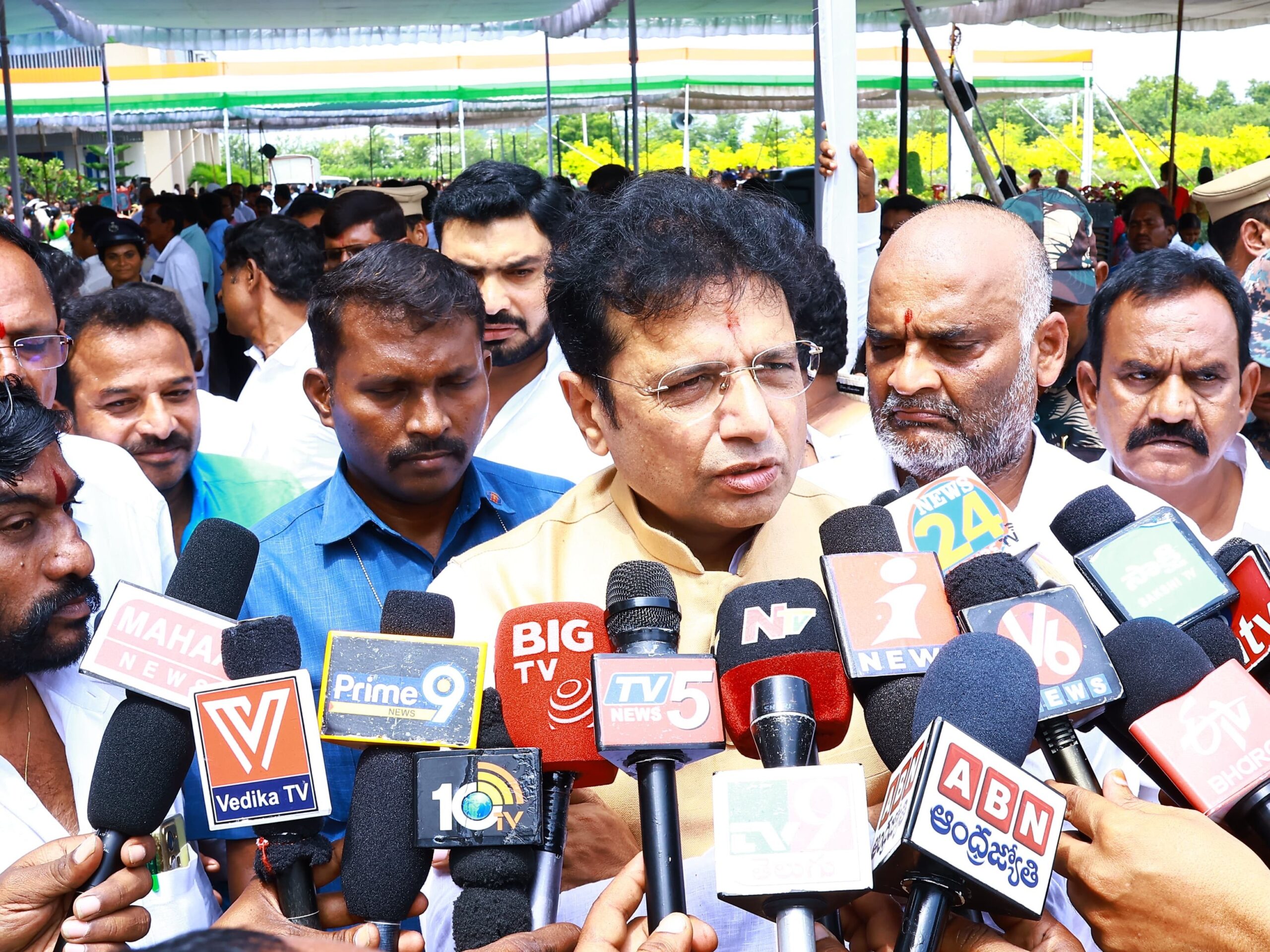 విద్యా, వైద్య రంగానికి అధిక ప్రాధాన్యం: మంత్రి శ్రీధర్ బాబు
