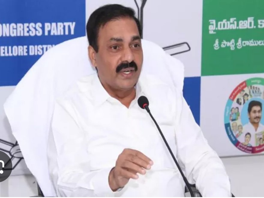 పొదలకూరులో మాజీ మంత్రి పర్యటన