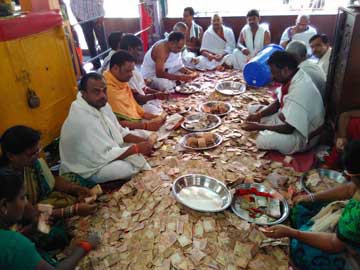 మావుళ్లమ్మ హుండీ ఆదాయం లెక్కింపు