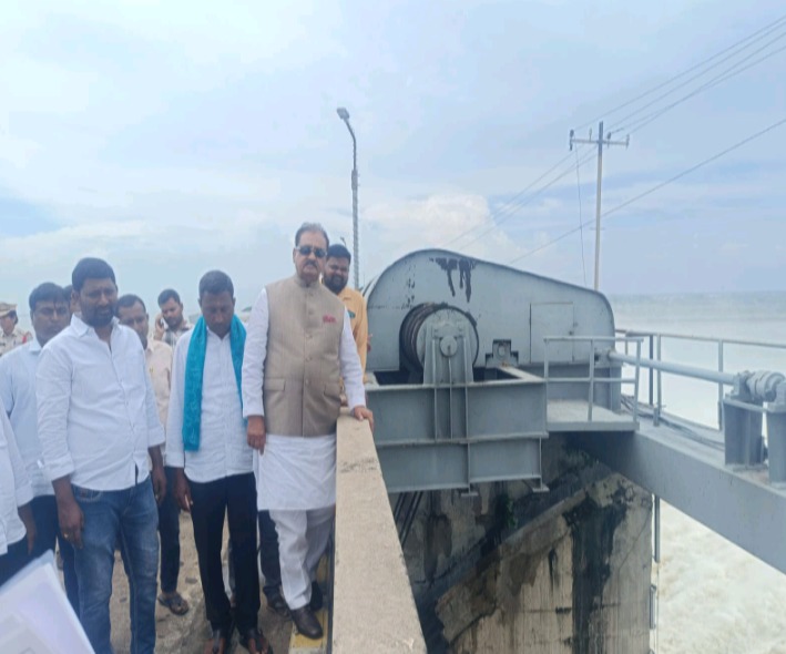 ఎస్సారెస్పీ ప్రాజెక్టుని సందర్శించిన షబ్బీర్ అలీ