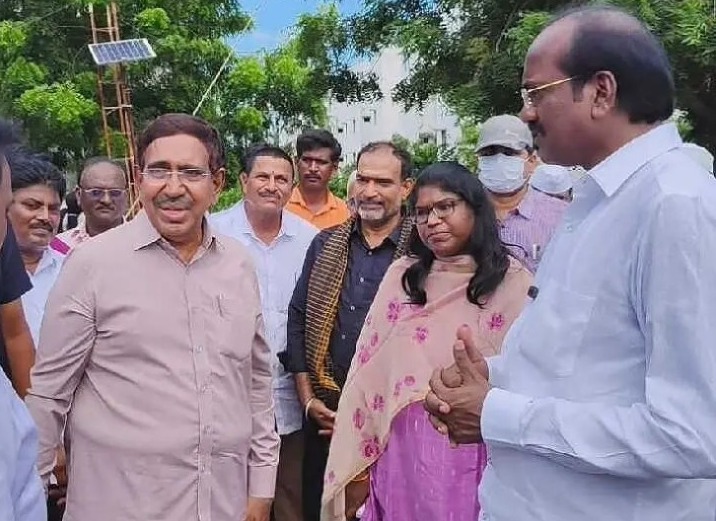 డంపింగ్ యార్డును పరిశీలించిన మంత్రి