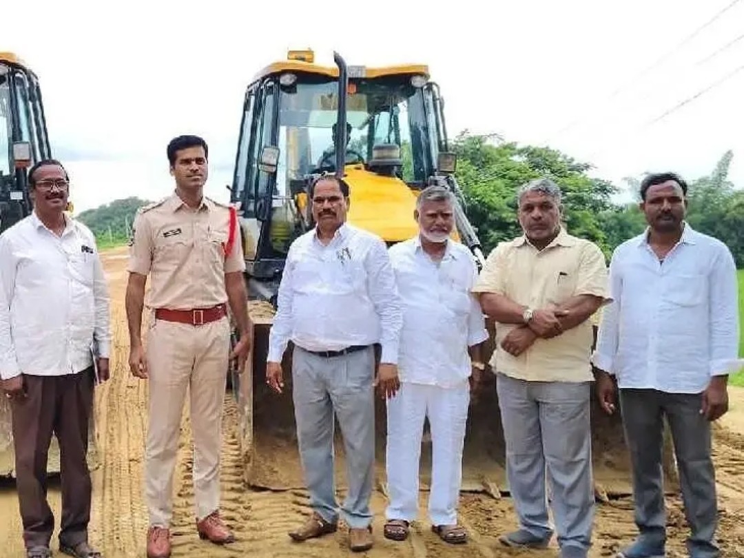 పాడైపోయిన రోడ్లకు మరమ్మతులు