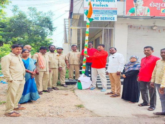 ‘కమ్యూనిస్టులే పోరాట వారసులు’