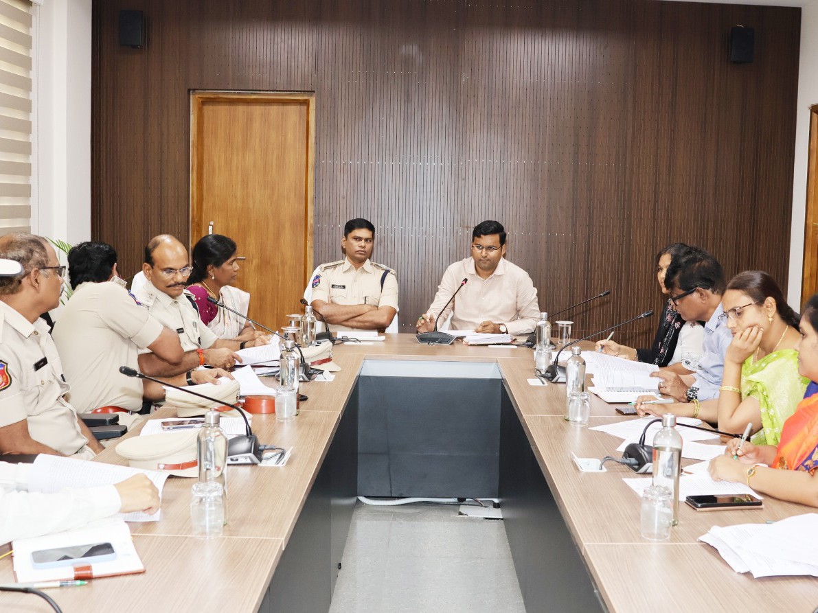 ‘ఉత్సవాలను ఘనంగా నిర్వహించేలా ఏర్పాట్లు చేయాలి’