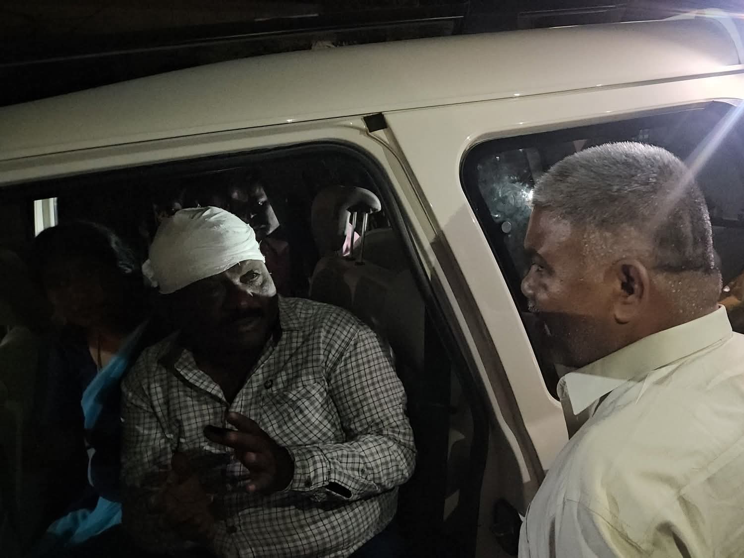 తాడిపత్రిలో వైసీపీ నేతపై దాడి