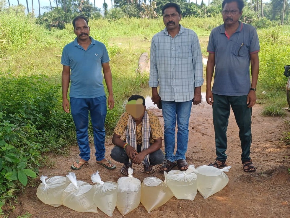 నాటుసారా అమ్ముతున్న వ్యక్తి అరెస్ట్