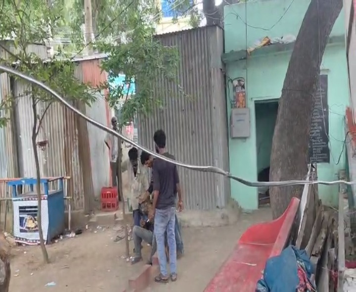 మత్తులో చిత్తుగా కొట్టుకున్నారు