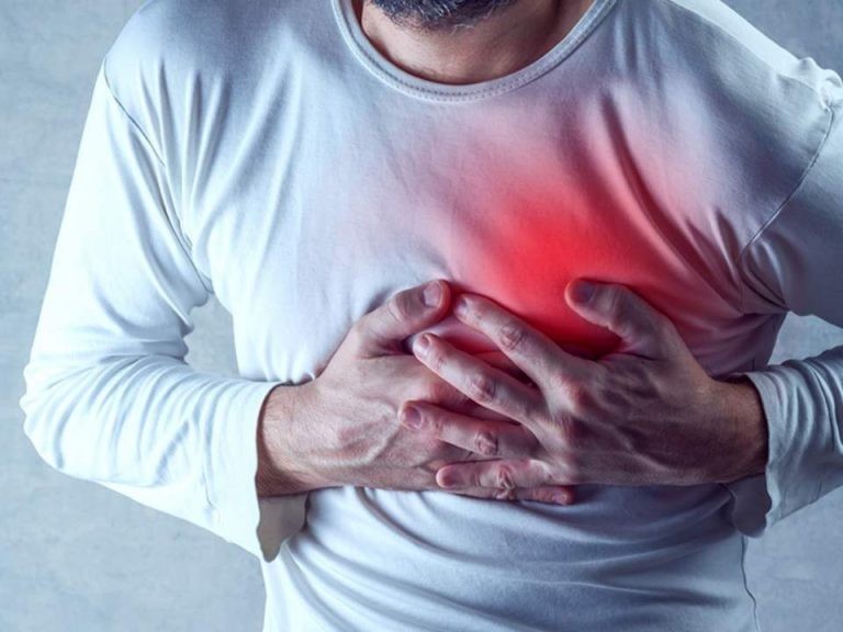 చేపల వేటకు వెళ్లి గుండెపోటుతో ఒకరు మృతి