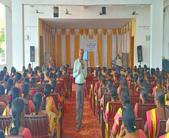 అంగనవాడి టీచర్లకు పోషణ, విద్యపై శిక్షణ