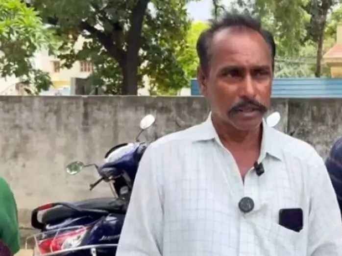 CI, SI కొట్టారని డీఎస్పీకి ఫిర్యాదు