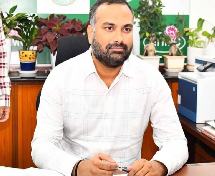ప్రాజెక్టు పనుల్లో వేగం పెంచండి: కమిషనర్
