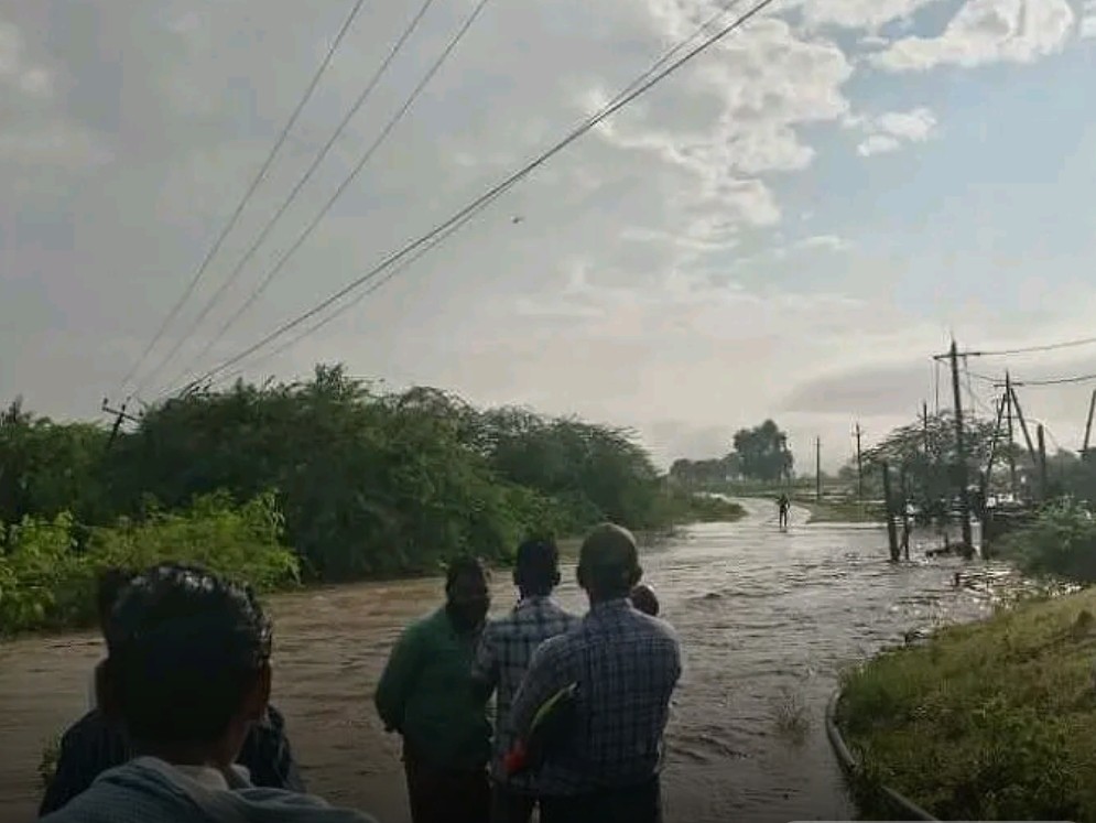 ఆళ్లగడ్డ – మాయలూరు వద్ద రాకపోకలు బంద్