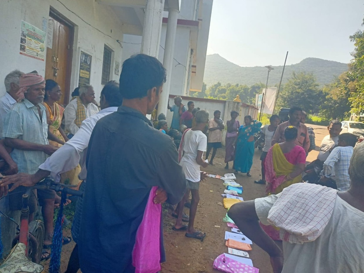 యూరియా” కోసం రైతుల పడిగాపులు