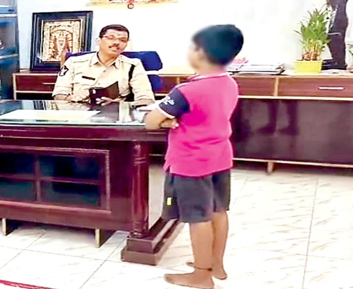 VIRAL: తల్లిపై ఫిర్యాదు చేసిన బాలుడు