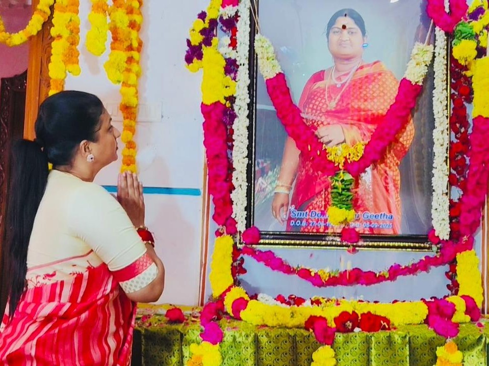 MPTC లక్ష్మీపతి రాజును పరామర్శించిన రోజా