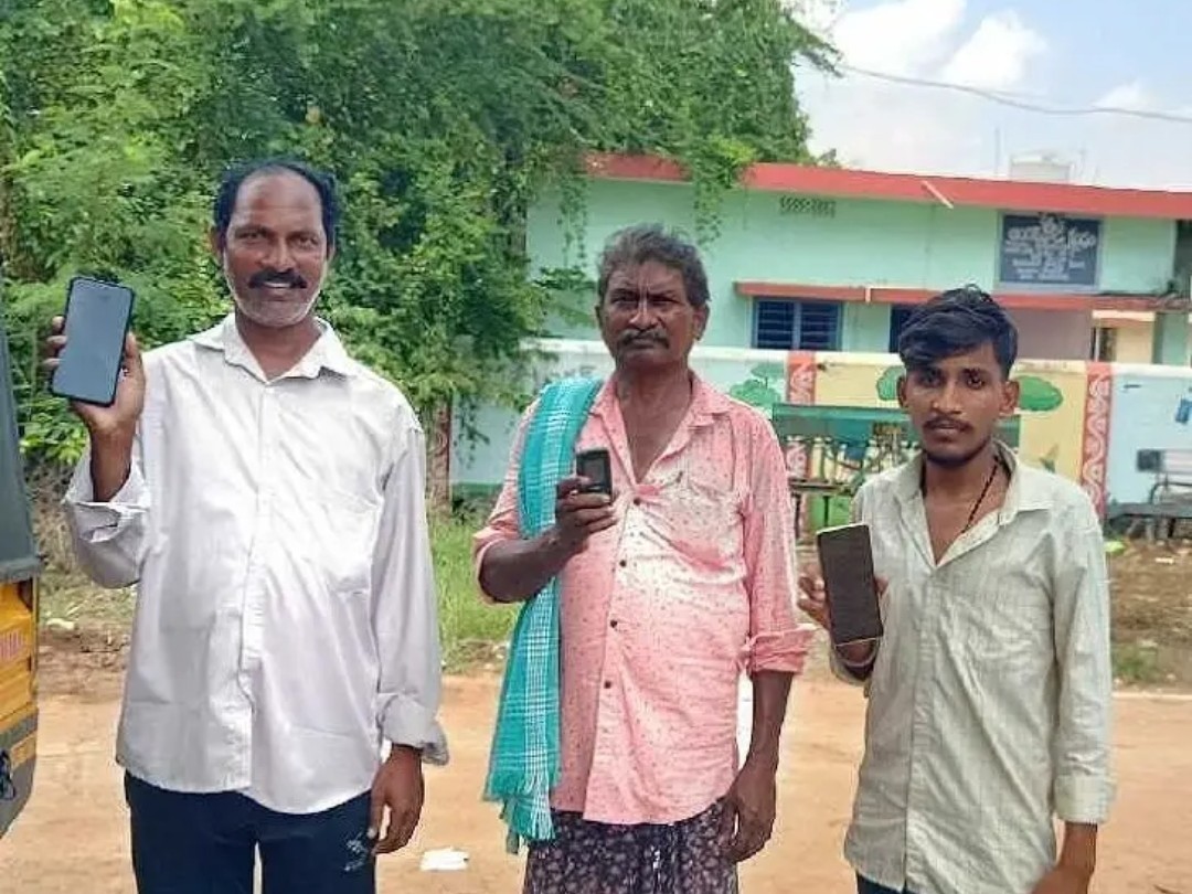 మొబైల్ నెట్‌వర్క్ రావటం లేదని ఆరోపణ