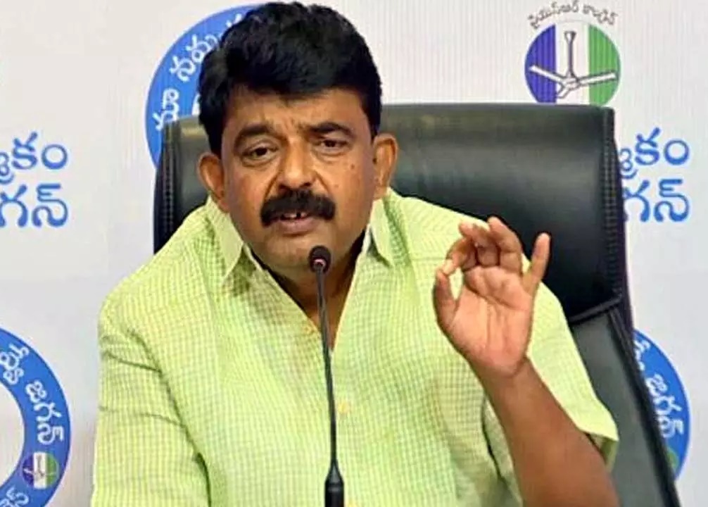‘MP చిన్ని రియల్ ఎస్టేట్ బ్రోకర్‌లా మాట్లాడుతున్నారు’