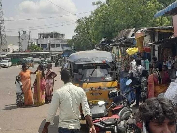 బస్ షెల్టర్ లేక అవస్థలు