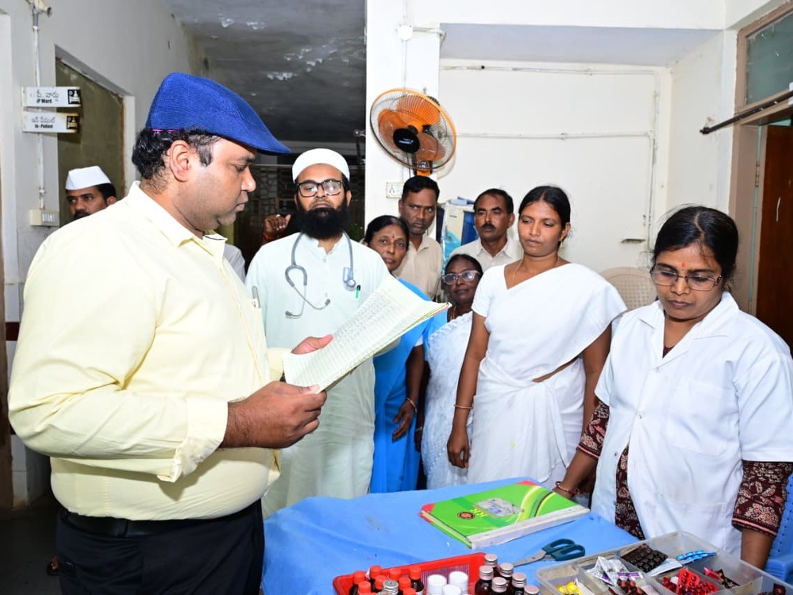 వైద్య శిబిరాలకు విశేష స్పందన: కలెక్టర్