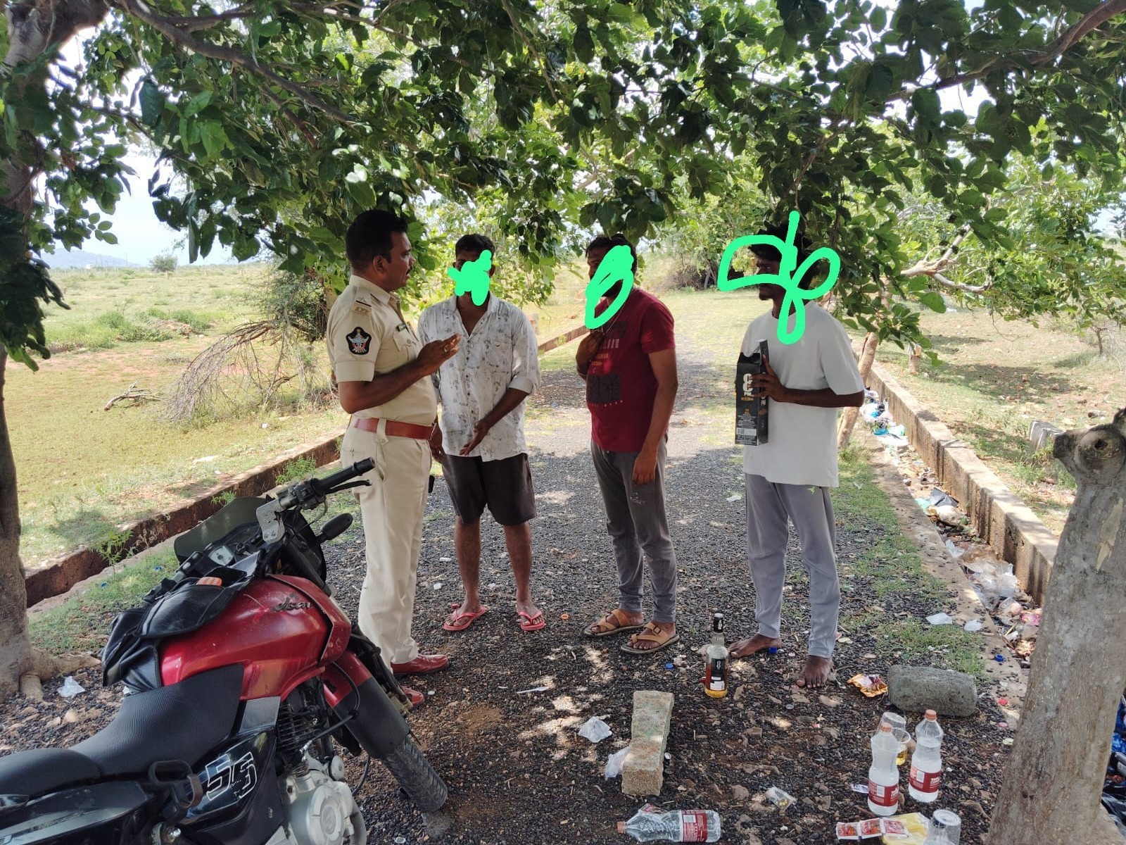 బహిరంగ ప్రదేశాలలో మద్యం చేపిస్తే కఠిన చర్యలు