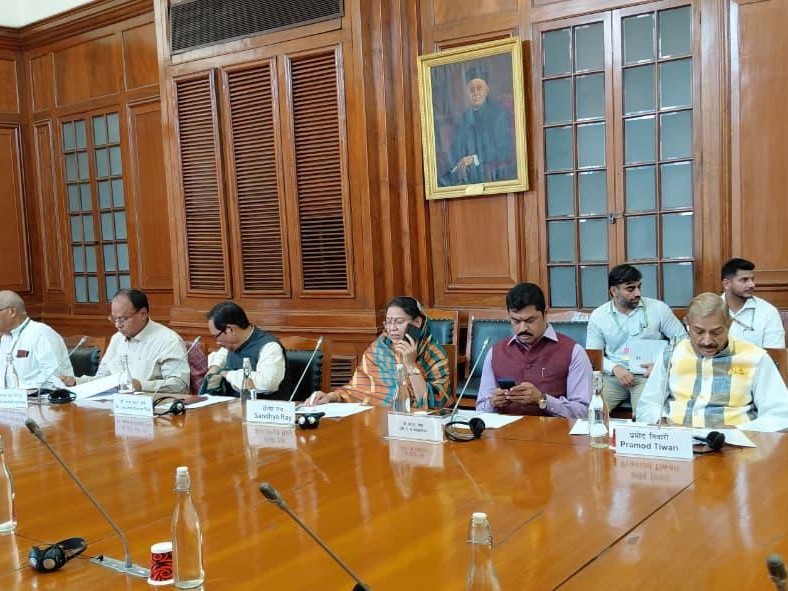స్టాండింగ్ కమిటీ సమావేశంలో పాల్గొన్న ఎంపీ