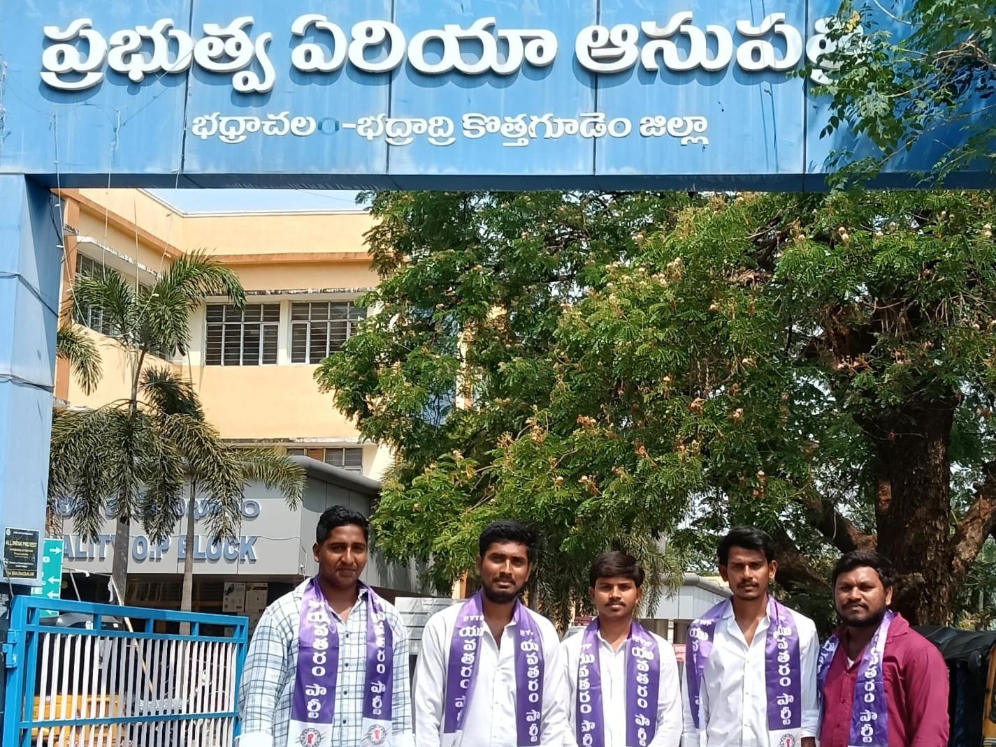 డాక్టర్ల బృందానికి కృతజ్ఞతలు తెలిపిన యువతరం పార్టీ
