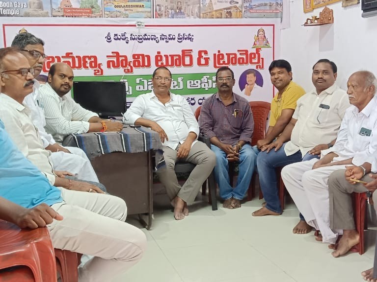 చలో మెడికల్ కాలేజ్ విజయవంతానికి పిలుపు