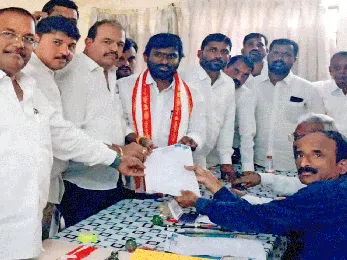 మదర్ డైయిరీ డైరెక్టర్ పదవికి భాస్కర్ గౌడ్ నామినేషన్