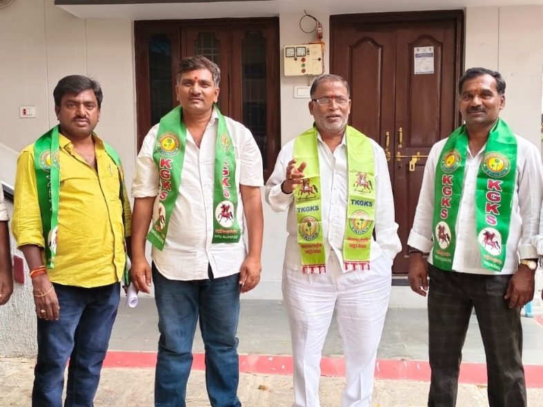 కల్లుగీత కార్మికుల సమస్యలు పరిష్కరించాలి
