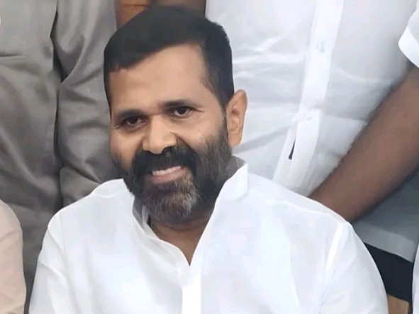 రైతులకు ప్రభుత్వం అండగా నిలవాలి: భూమా