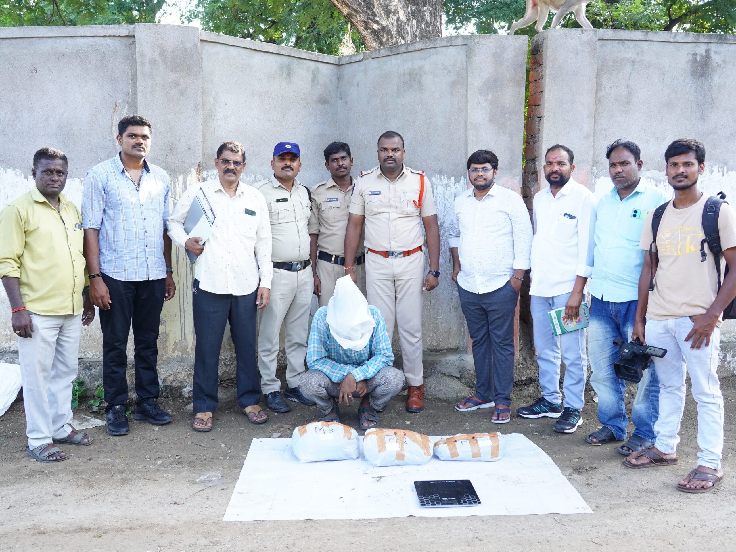 గంజాయి తరలిస్తున్న వ్యక్తి అరెస్ట్