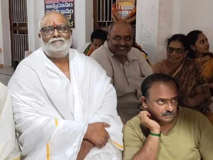 మంత్రాలయం శ్రీ మఠంలో సినీ ప్రముఖులు