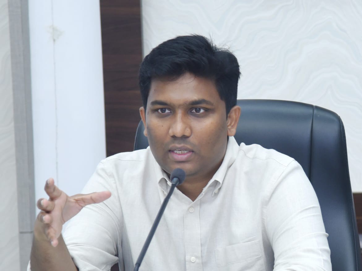 నేడు కలెక్టరేట్‌లో ఉద్యోగుల పీజీఆర్ఎస్: కలెక్టర్
