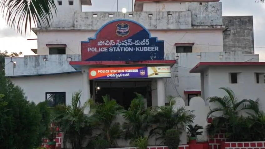 హెడ్ కానిస్టేబుల్ పై కత్తితో దాడి