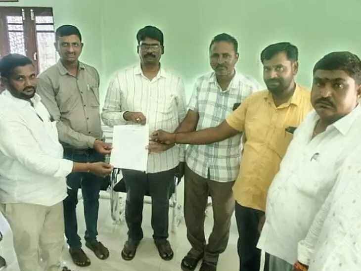 విద్యుత్ ఉపకేంద్రంలో  సిబ్బందిని నియమించాలని వినతి పత్రం