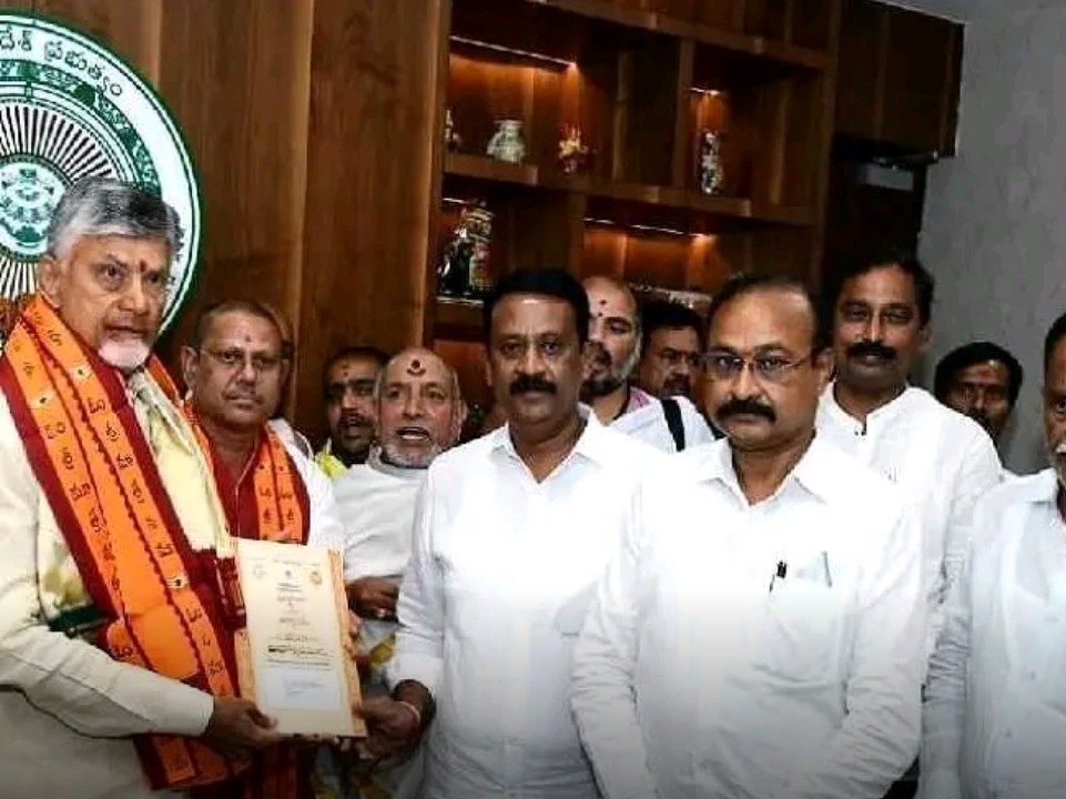 దసరా ఉత్సవాలకు సీఎంకి ఆహ్వానం