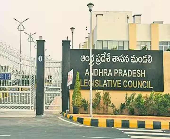 శాసనమండలి సమావేశాల్లో గందరగోళం