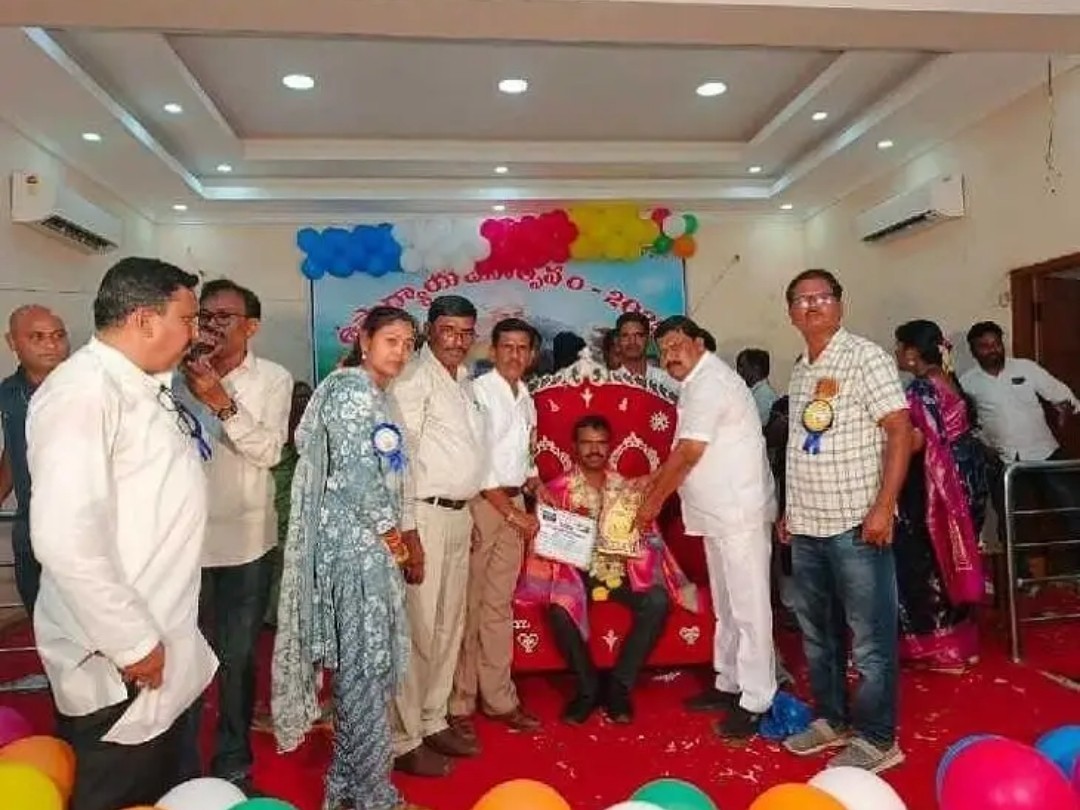 జిల్లా వాసికి విద్య విభూషణ్ పురస్కారం