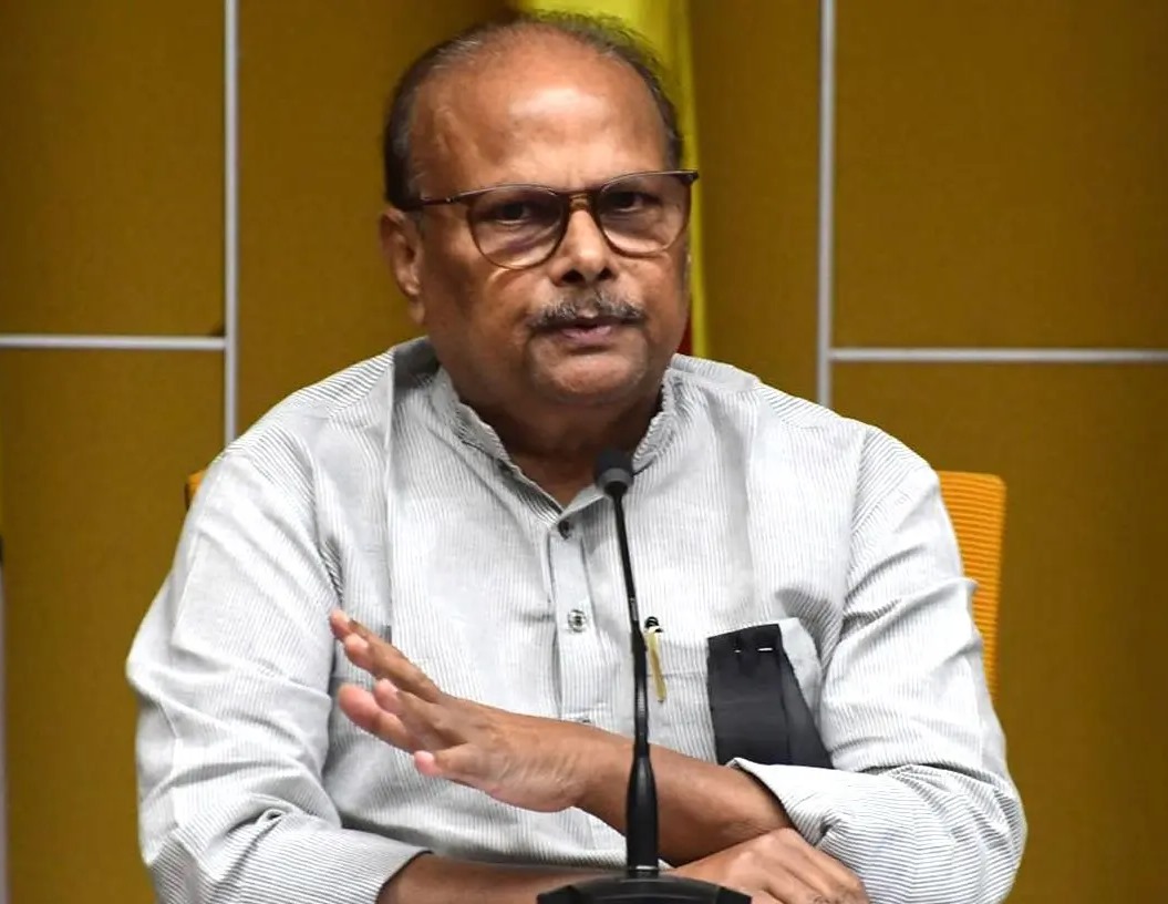 చిన్న పిల్లల మాటల్లా జగన్ షరతు: యనమల